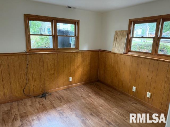 1206 Schwartz Street, Carbondale, Illinois 62901, 5 Bedrooms Bedrooms, 0 ,2 BathroomsBathrooms,Residential,For Sale,Schwartz,0,RMAEB459870