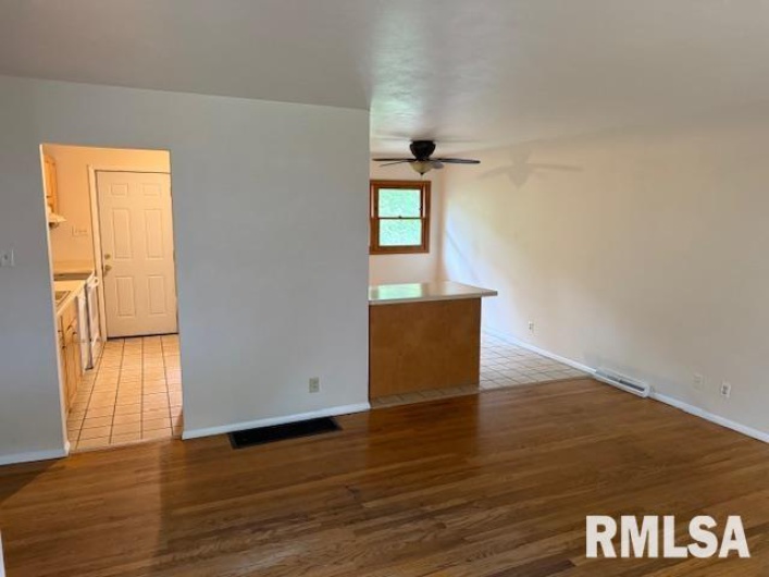1206 Schwartz Street, Carbondale, Illinois 62901, 5 Bedrooms Bedrooms, 0 ,2 BathroomsBathrooms,Residential,For Sale,Schwartz,0,RMAEB459870