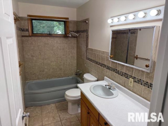 1206 Schwartz Street, Carbondale, Illinois 62901, 5 Bedrooms Bedrooms, 0 ,2 BathroomsBathrooms,Residential,For Sale,Schwartz,0,RMAEB459870