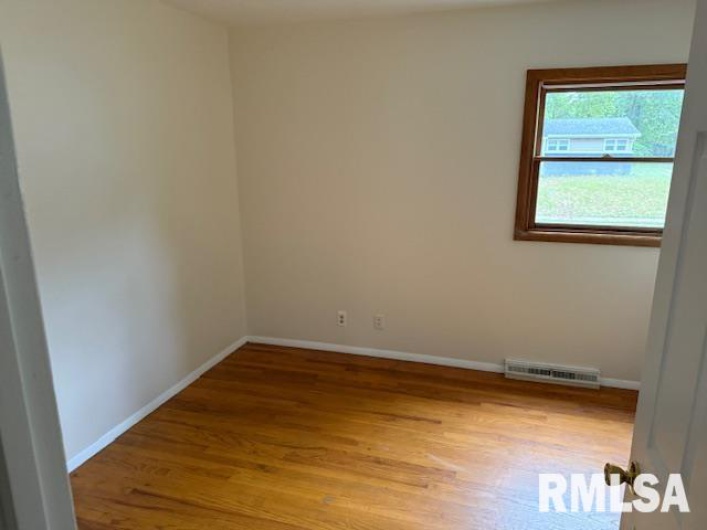 1206 Schwartz Street, Carbondale, Illinois 62901, 5 Bedrooms Bedrooms, 0 ,2 BathroomsBathrooms,Residential,For Sale,Schwartz,0,RMAEB459870