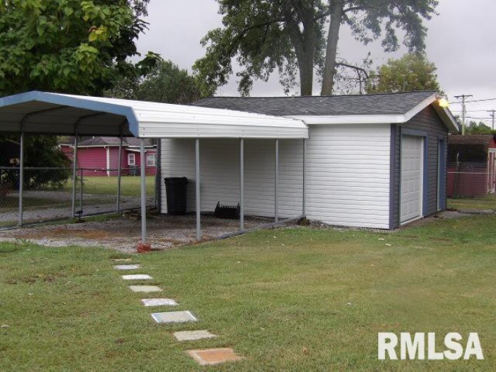 1014 Beulah Street, Eldorado, Illinois 62930, 3 Bedrooms Bedrooms, 0 ,2 BathroomsBathrooms,Residential,For Sale,Beulah,0,RMAEB459873
