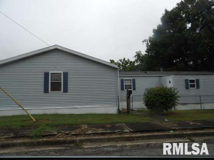 1014 Beulah Street, Eldorado, Illinois 62930, 3 Bedrooms Bedrooms, 0 ,2 BathroomsBathrooms,Residential,For Sale,Beulah,0,RMAEB459873