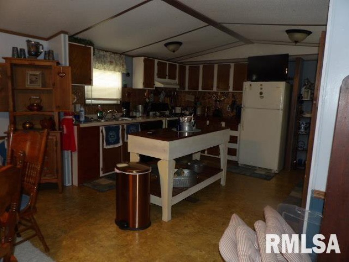 1014 Beulah Street, Eldorado, Illinois 62930, 3 Bedrooms Bedrooms, 0 ,2 BathroomsBathrooms,Residential,For Sale,Beulah,0,RMAEB459873