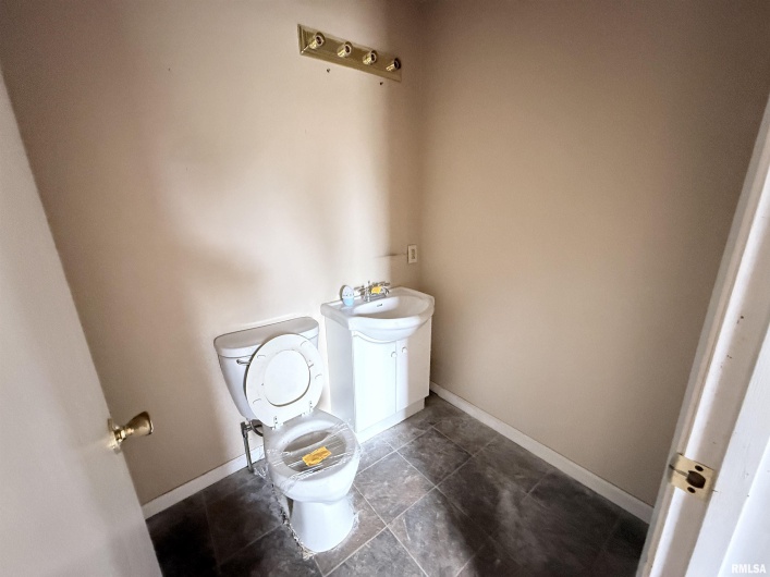 304 Reed Station Road, DeSoto, Illinois 62924, 3 Bedrooms Bedrooms, 0 ,1 BathroomBathrooms,Residential,For Sale,Reed Station,0,RMAEB459880