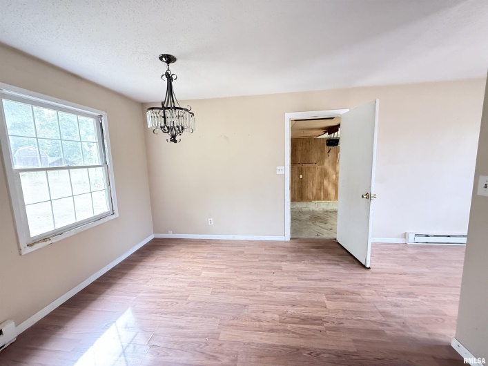 304 Reed Station Road, DeSoto, Illinois 62924, 3 Bedrooms Bedrooms, 0 ,1 BathroomBathrooms,Residential,For Sale,Reed Station,0,RMAEB459880