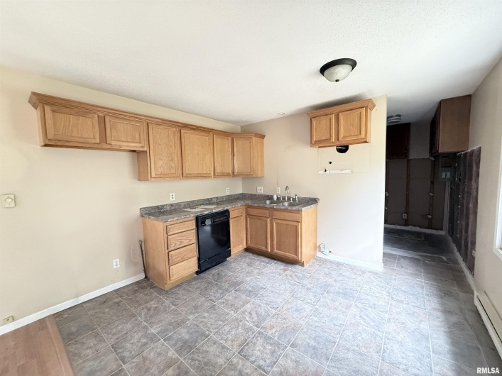 304 Reed Station Road, DeSoto, Illinois 62924, 3 Bedrooms Bedrooms, 0 ,1 BathroomBathrooms,Residential,For Sale,Reed Station,0,RMAEB459880
