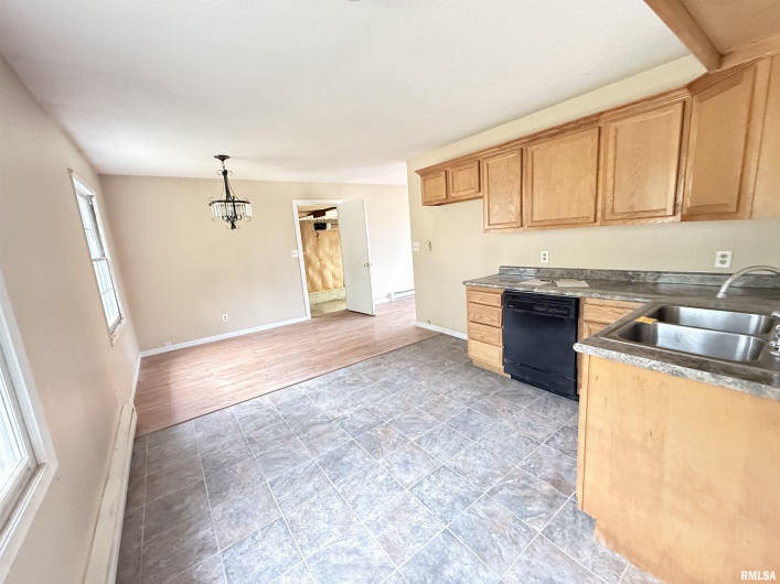 304 Reed Station Road, DeSoto, Illinois 62924, 3 Bedrooms Bedrooms, 0 ,1 BathroomBathrooms,Residential,For Sale,Reed Station,0,RMAEB459880