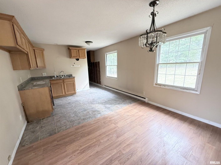 304 Reed Station Road, DeSoto, Illinois 62924, 3 Bedrooms Bedrooms, 0 ,1 BathroomBathrooms,Residential,For Sale,Reed Station,0,RMAEB459880