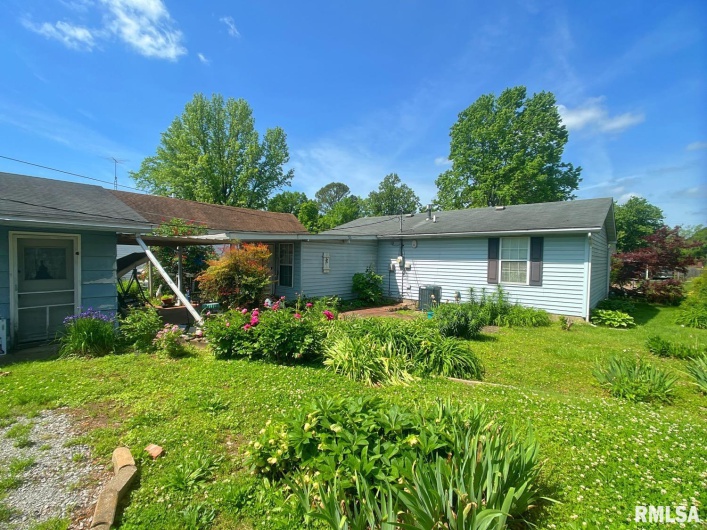312 16TH Street, Herrin, Illinois 62948, 2 Bedrooms Bedrooms, 0 ,1 BathroomBathrooms,Residential,For Sale,16TH,0,RMAEB459883
