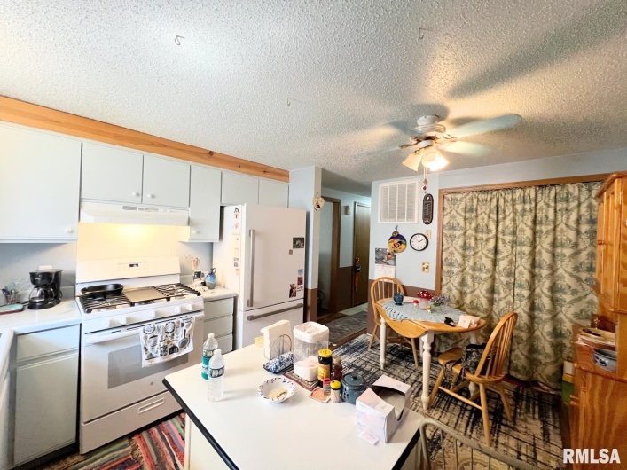 312 16TH Street, Herrin, Illinois 62948, 2 Bedrooms Bedrooms, 0 ,1 BathroomBathrooms,Residential,For Sale,16TH,0,RMAEB459883