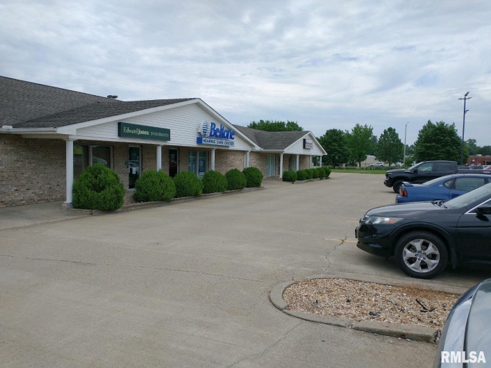 1130 MAIN Street, Carbondale, Illinois 62901, 0 , 0 ,0,Commercial Sale,For Sale,MAIN,0,RMAEB459887