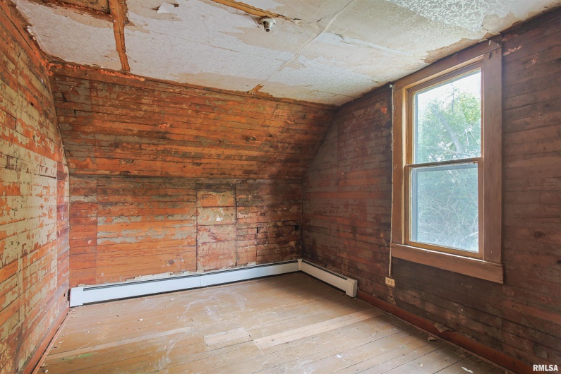 437 THOMPSON Street, Carrier Mills, Illinois 62917, 1 Bedroom Bedrooms, 0 ,1 BathroomBathrooms,Residential,For Sale,THOMPSON,0,RMAEB459888