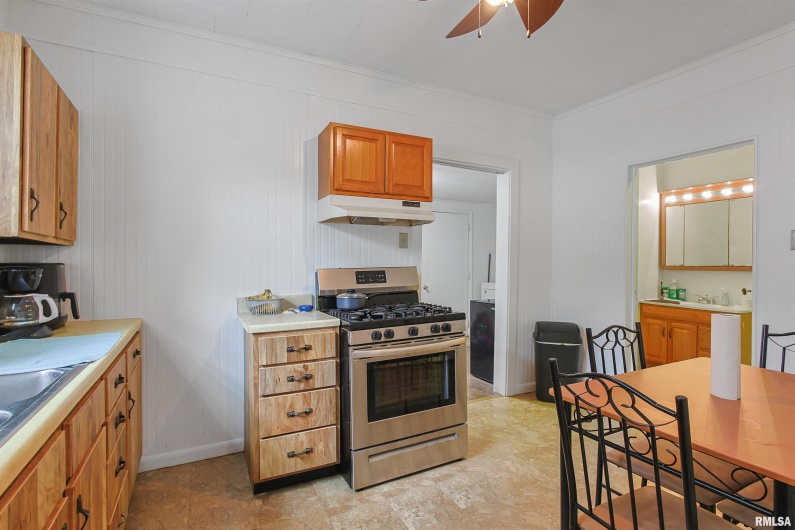 437 THOMPSON Street, Carrier Mills, Illinois 62917, 1 Bedroom Bedrooms, 0 ,1 BathroomBathrooms,Residential,For Sale,THOMPSON,0,RMAEB459888
