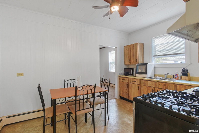 437 THOMPSON Street, Carrier Mills, Illinois 62917, 1 Bedroom Bedrooms, 0 ,1 BathroomBathrooms,Residential,For Sale,THOMPSON,0,RMAEB459888