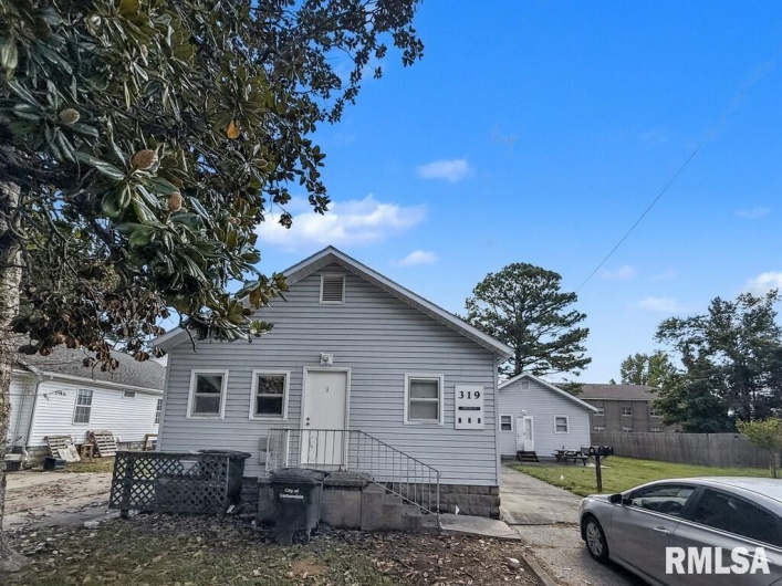 319/321 COLLEGE Street, Carbondale, Illinois 62901, 0 , 0 ,0,Residential Income,For Sale,COLLEGE,0,RMAQC4267794