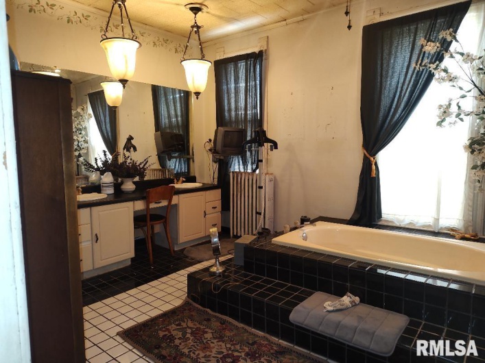 2035 Martin Luther King Jr Drive, Cairo, Illinois 62914, 3 Bedrooms Bedrooms, 0 ,2 BathroomsBathrooms,Residential,For Sale,Martin Luther King Jr,0,RMAEB459893