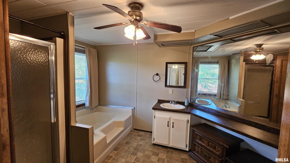 14228 Lake Of Egypt Road, Marion, Illinois 62959, 3 Bedrooms Bedrooms, 0 ,2 BathroomsBathrooms,Residential,For Sale,Lake Of Egypt,0,RMAEB459900