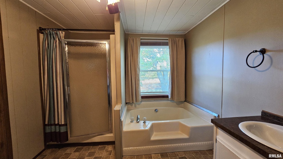 14228 Lake Of Egypt Road, Marion, Illinois 62959, 3 Bedrooms Bedrooms, 0 ,2 BathroomsBathrooms,Residential,For Sale,Lake Of Egypt,0,RMAEB459900