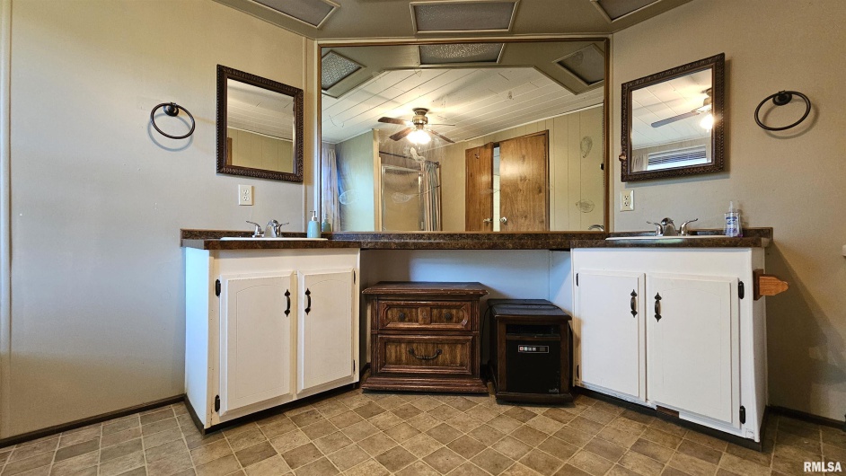 14228 Lake Of Egypt Road, Marion, Illinois 62959, 3 Bedrooms Bedrooms, 0 ,2 BathroomsBathrooms,Residential,For Sale,Lake Of Egypt,0,RMAEB459900