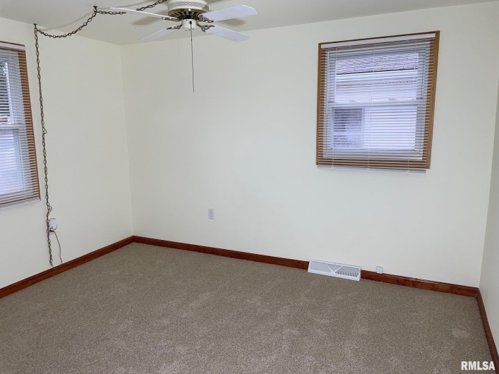 687 5TH Street, Omaha, Illinois 62871, 2 Bedrooms Bedrooms, 0 ,1 BathroomBathrooms,Residential,For Sale,5TH,0,RMAEB459902