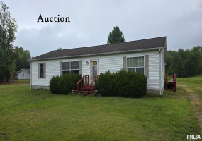104 HICKORY Street, Harrisburg, Illinois 62946, 3 Bedrooms Bedrooms, 0 ,2 BathroomsBathrooms,Residential,For Sale,HICKORY,0,RMAEB459901