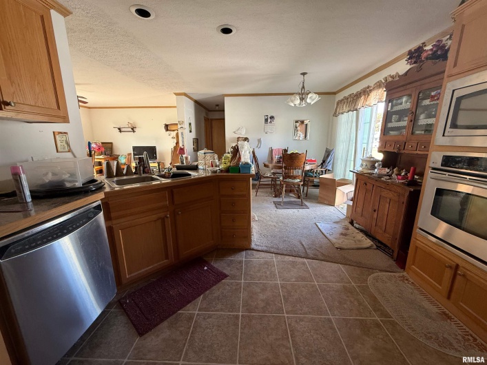 104 HICKORY Street, Harrisburg, Illinois 62946, 3 Bedrooms Bedrooms, 0 ,2 BathroomsBathrooms,Residential,For Sale,HICKORY,0,RMAEB459901