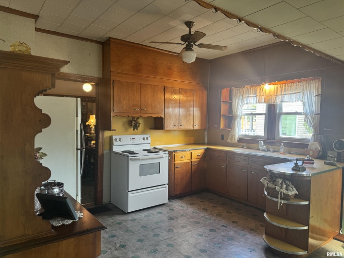 1107 STATE Street, Marion, Illinois 62959, 2 Bedrooms Bedrooms, 0 ,1 BathroomBathrooms,Residential,For Sale,STATE,0,RMAQC4266662