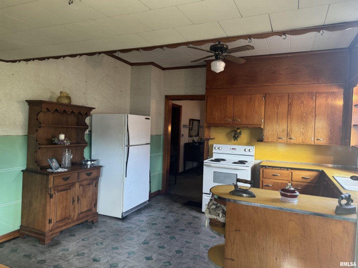 1107 STATE Street, Marion, Illinois 62959, 2 Bedrooms Bedrooms, 0 ,1 BathroomBathrooms,Residential,For Sale,STATE,0,RMAQC4266662