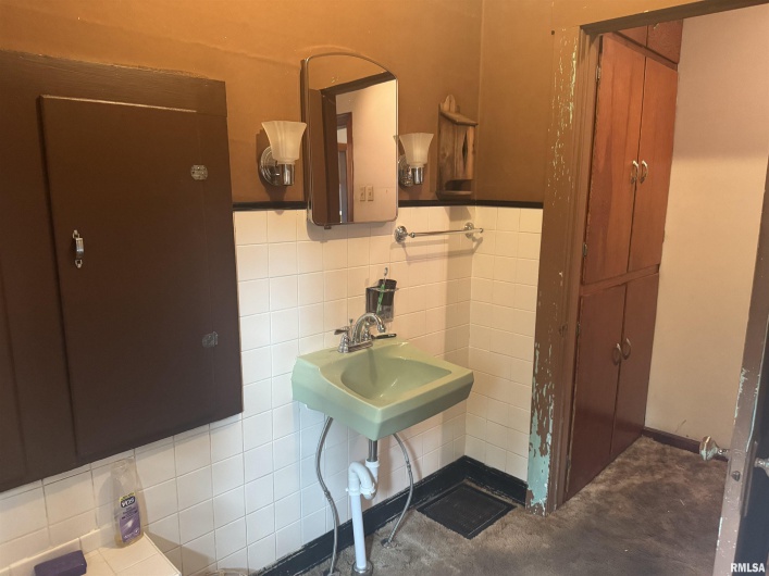 1107 STATE Street, Marion, Illinois 62959, 2 Bedrooms Bedrooms, 0 ,1 BathroomBathrooms,Residential,For Sale,STATE,0,RMAQC4266662