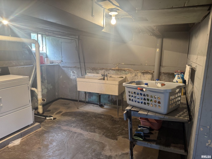 1107 STATE Street, Marion, Illinois 62959, 2 Bedrooms Bedrooms, 0 ,1 BathroomBathrooms,Residential,For Sale,STATE,0,RMAQC4266662