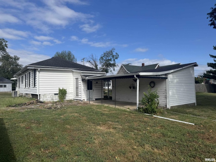 1107 STATE Street, Marion, Illinois 62959, 2 Bedrooms Bedrooms, 0 ,1 BathroomBathrooms,Residential,For Sale,STATE,0,RMAQC4266662