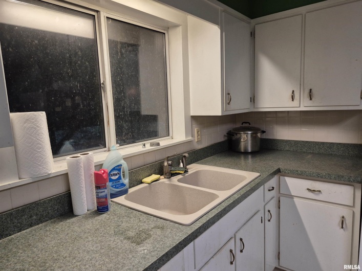 1000 & 1001 TAYLOR Street, Eldorado, Illinois 62930, 2 Bedrooms Bedrooms, 0 ,1 BathroomBathrooms,Residential,For Sale,TAYLOR,0,RMAEB459904