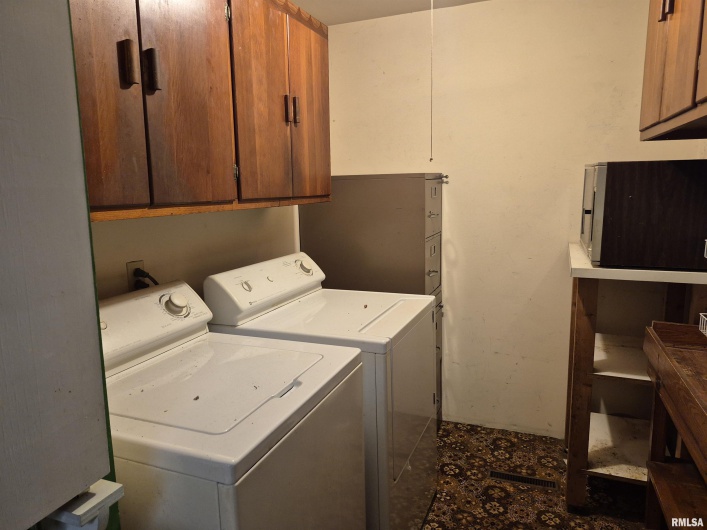 1000 & 1001 TAYLOR Street, Eldorado, Illinois 62930, 2 Bedrooms Bedrooms, 0 ,1 BathroomBathrooms,Residential,For Sale,TAYLOR,0,RMAEB459904