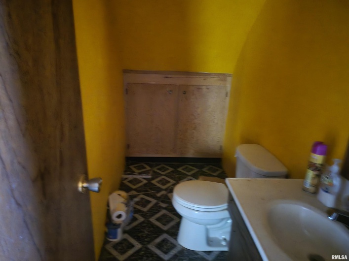 1000 & 1001 TAYLOR Street, Eldorado, Illinois 62930, 2 Bedrooms Bedrooms, 0 ,1 BathroomBathrooms,Residential,For Sale,TAYLOR,0,RMAEB459904