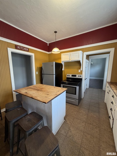 1020 GIRARD Street, Metropolis, Illinois 62960, 4 Bedrooms Bedrooms, 0 ,2 BathroomsBathrooms,Residential,For Sale,GIRARD,0,RMAEB459911