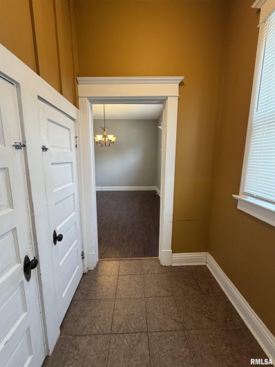 1020 GIRARD Street, Metropolis, Illinois 62960, 4 Bedrooms Bedrooms, 0 ,2 BathroomsBathrooms,Residential,For Sale,GIRARD,0,RMAEB459911