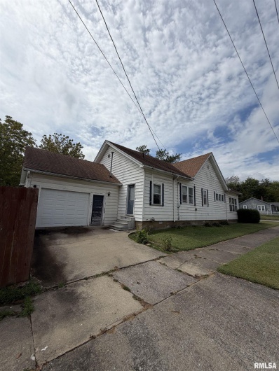 1020 GIRARD Street, Metropolis, Illinois 62960, 4 Bedrooms Bedrooms, 0 ,2 BathroomsBathrooms,Residential,For Sale,GIRARD,0,RMAEB459911