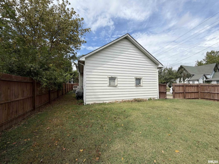 1020 GIRARD Street, Metropolis, Illinois 62960, 4 Bedrooms Bedrooms, 0 ,2 BathroomsBathrooms,Residential,For Sale,GIRARD,0,RMAEB459911