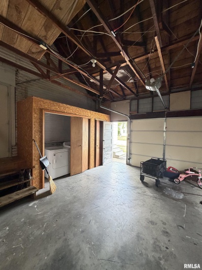 1020 GIRARD Street, Metropolis, Illinois 62960, 4 Bedrooms Bedrooms, 0 ,2 BathroomsBathrooms,Residential,For Sale,GIRARD,0,RMAEB459911
