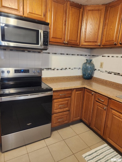 112 Parrish Lane, Carbondale, Illinois 62901, 3 Bedrooms Bedrooms, 0 ,1 BathroomBathrooms,Residential,For Sale,Parrish,0,RMAEB459912