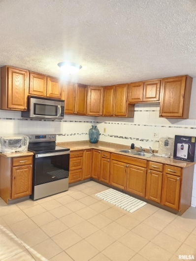 112 Parrish Lane, Carbondale, Illinois 62901, 3 Bedrooms Bedrooms, 0 ,1 BathroomBathrooms,Residential,For Sale,Parrish,0,RMAEB459912