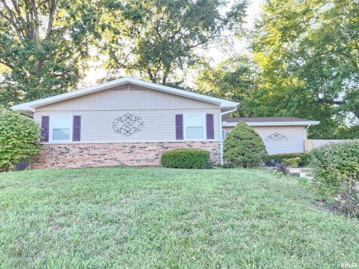 112 Parrish Lane, Carbondale, Illinois 62901, 3 Bedrooms Bedrooms, 0 ,1 BathroomBathrooms,Residential,For Sale,Parrish,0,RMAEB459912