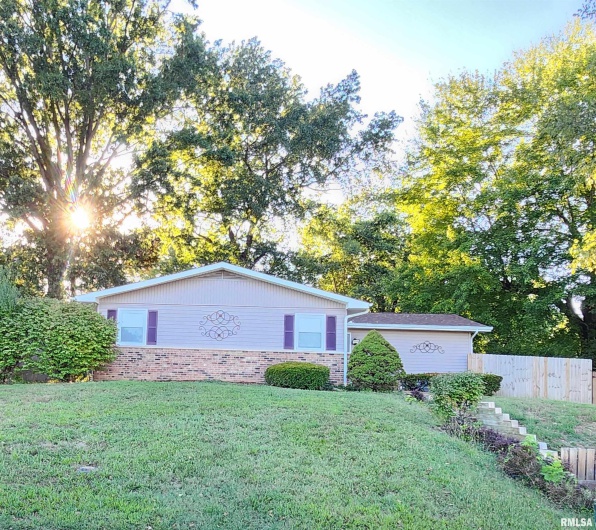 112 Parrish Lane, Carbondale, Illinois 62901, 3 Bedrooms Bedrooms, 0 ,1 BathroomBathrooms,Residential,For Sale,Parrish,0,RMAEB459912