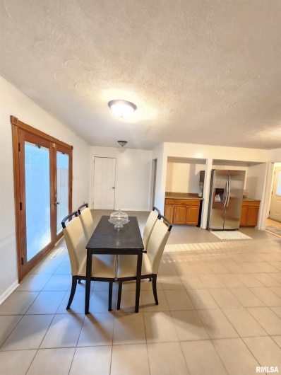 112 Parrish Lane, Carbondale, Illinois 62901, 3 Bedrooms Bedrooms, 0 ,1 BathroomBathrooms,Residential,For Sale,Parrish,0,RMAEB459912