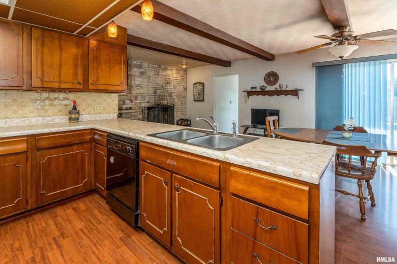 1609 Tina Drive, Murphysboro, Illinois 62966-6147, 4 Bedrooms Bedrooms, 0 ,3 BathroomsBathrooms,Residential,For Sale,Tina,0,RMAEB459913