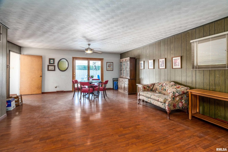 1609 Tina Drive, Murphysboro, Illinois 62966-6147, 4 Bedrooms Bedrooms, 0 ,3 BathroomsBathrooms,Residential,For Sale,Tina,0,RMAEB459913