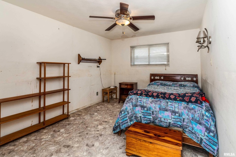 1609 Tina Drive, Murphysboro, Illinois 62966-6147, 4 Bedrooms Bedrooms, 0 ,3 BathroomsBathrooms,Residential,For Sale,Tina,0,RMAEB459913