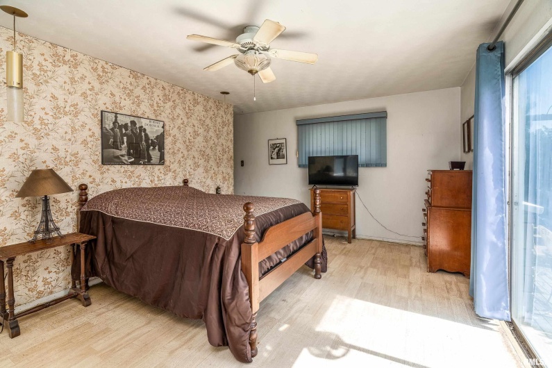 1609 Tina Drive, Murphysboro, Illinois 62966-6147, 4 Bedrooms Bedrooms, 0 ,3 BathroomsBathrooms,Residential,For Sale,Tina,0,RMAEB459913