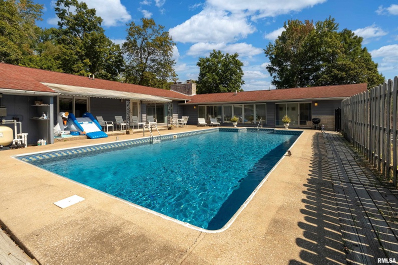 1609 Tina Drive, Murphysboro, Illinois 62966-6147, 4 Bedrooms Bedrooms, 0 ,3 BathroomsBathrooms,Residential,For Sale,Tina,0,RMAEB459913