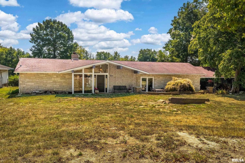 1609 Tina Drive, Murphysboro, Illinois 62966-6147, 4 Bedrooms Bedrooms, 0 ,3 BathroomsBathrooms,Residential,For Sale,Tina,0,RMAEB459913